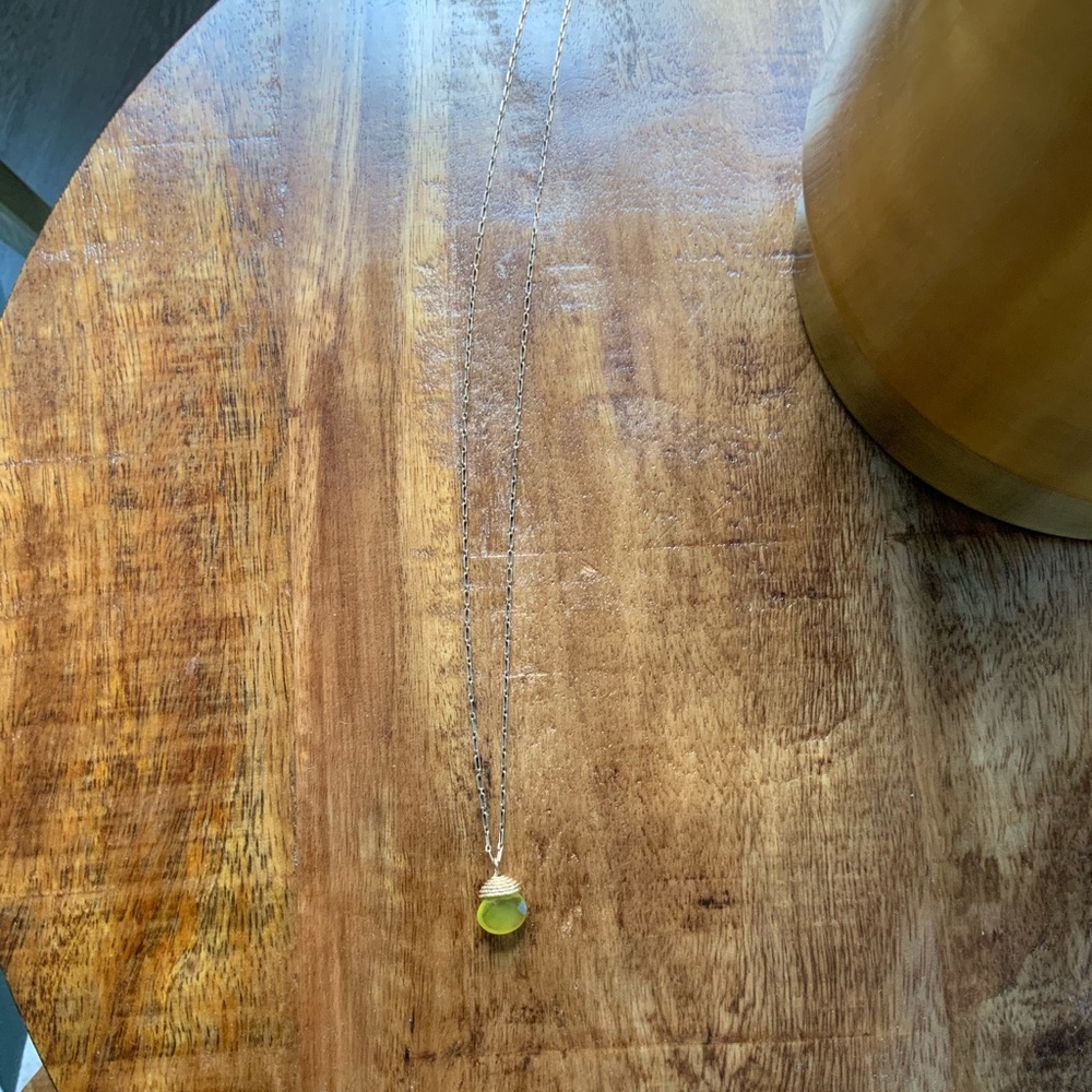 Dainty gold necklace with green stone - Picture 3 of 5